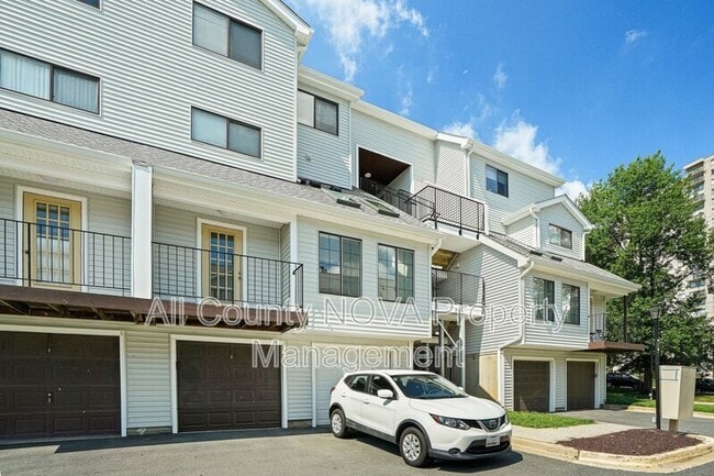 Building Photo - 1611 Carriage House Terrace Unit 1611-DD