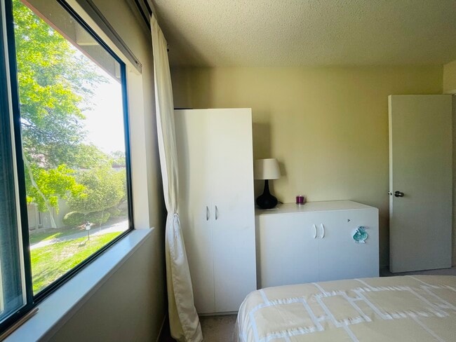 Photo - 301 Scotia Ln