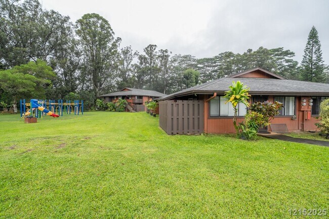 Photo - $2900 / 2 Bed/ 1 Bath/ 2 Parking IN HIDDEN VALLEY ESTATES