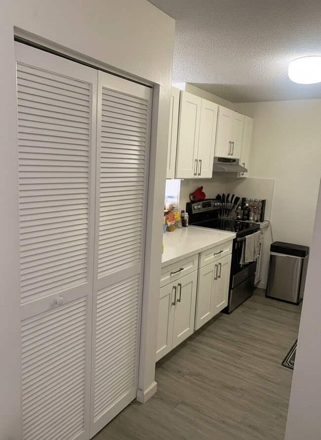 Photo - 1421-1421 Ka?ahumanu St