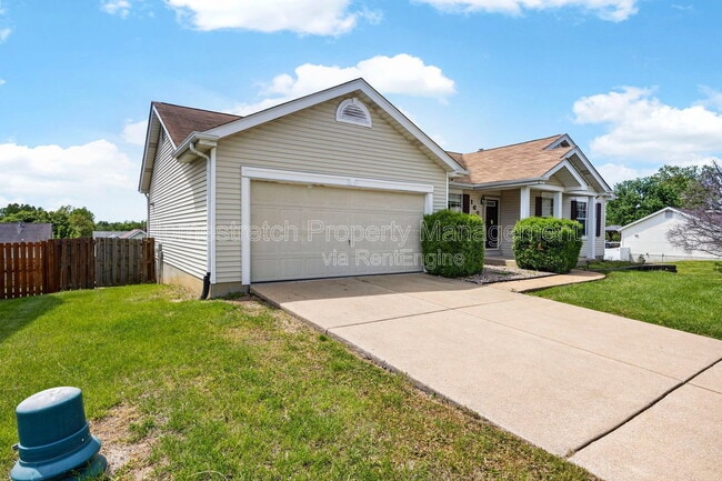 Photo - 166 Royallprairie Ln