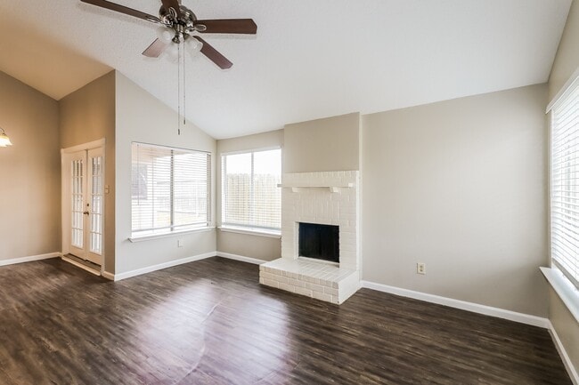 Photo - 10810 Lakewood Oaks Dr