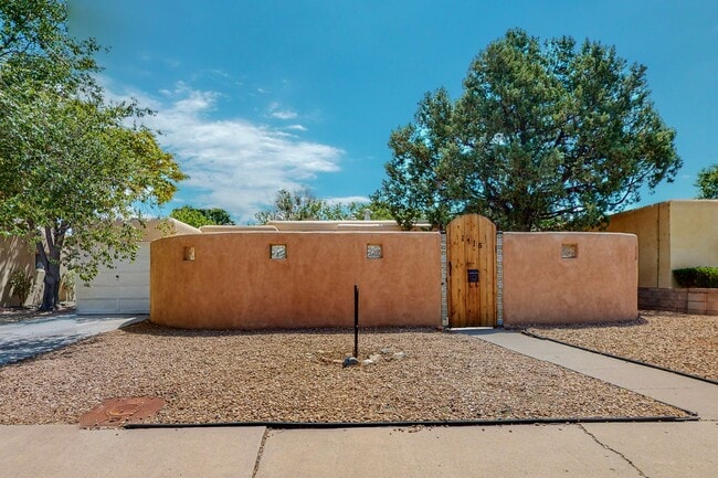 1716 Bryn Mawr Dr NE