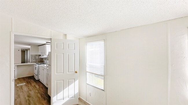 Photo - 1202 US-190