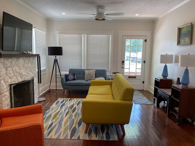 Photo - 717 21st St W