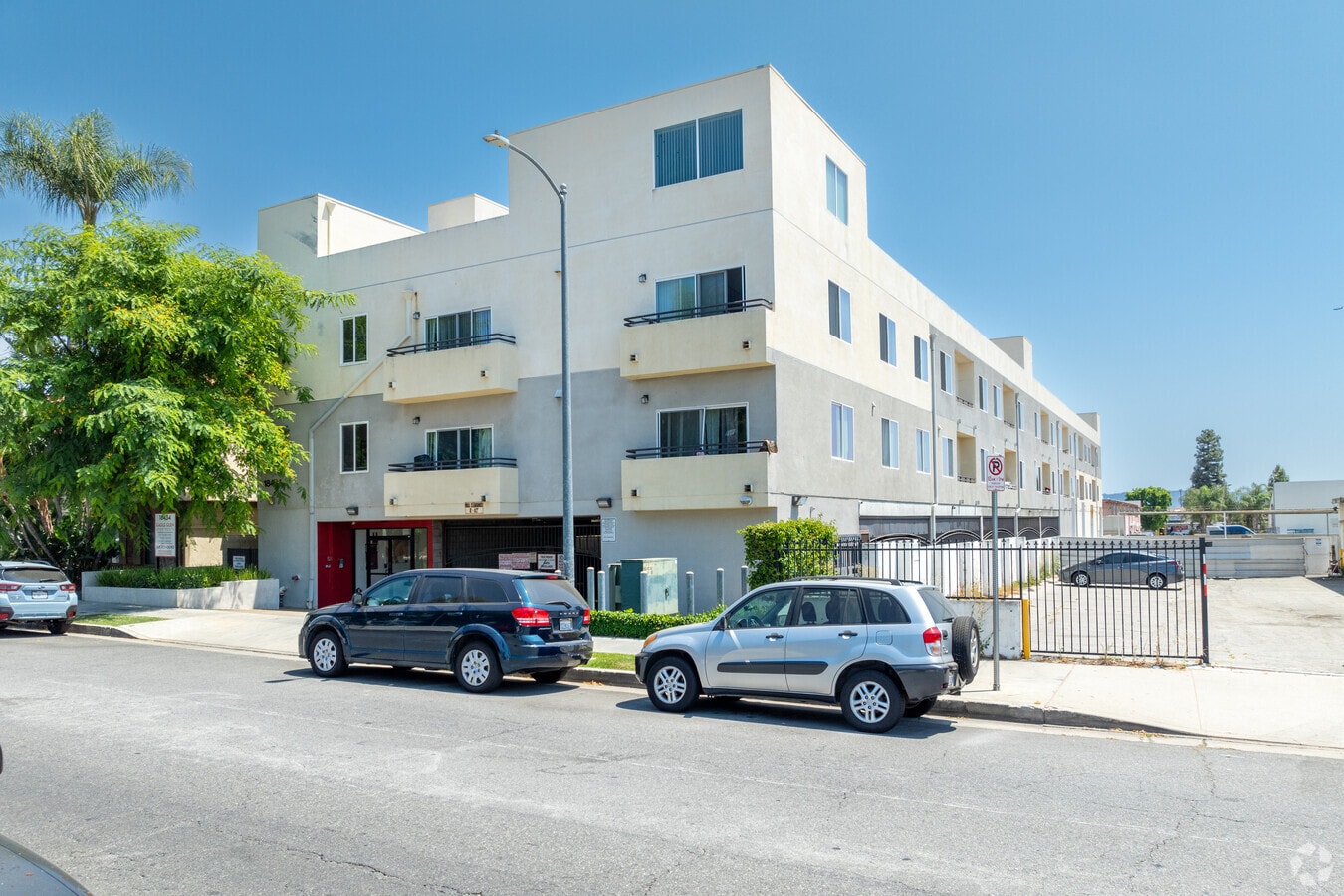 Photo - Eagle Glen Apartments