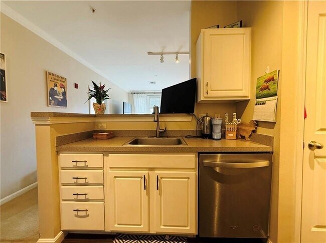 Photo - 1000 Providence Pl Unidad 305