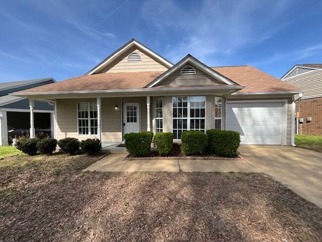 Building Photo - Renovated 3 Bedroom 2 Bath Home with 1 Car Garage!