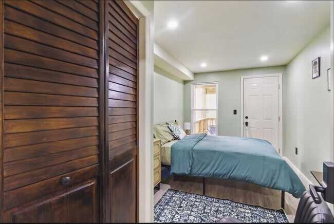 1232 W Lombard St
