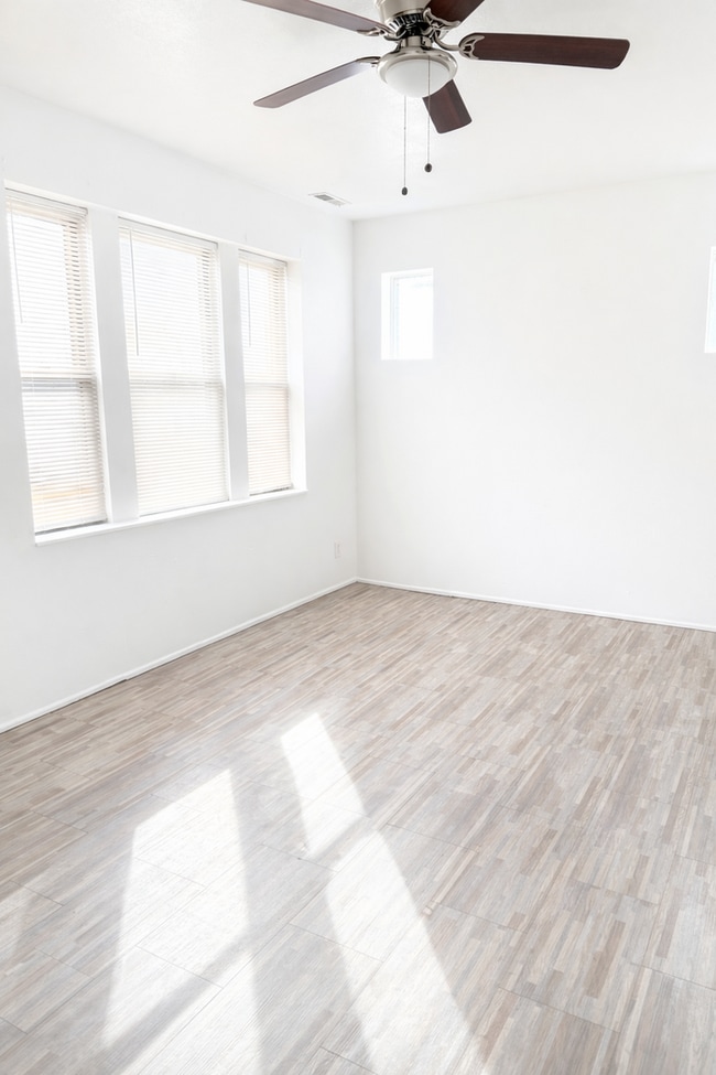 Photo - 3927 N Taylor Ave