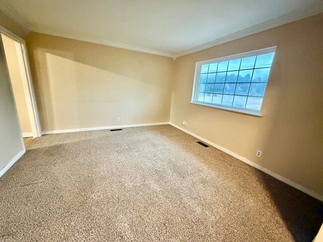 Photo - Nice Split Level Home in Huntsville! Fenced Yard and 2 car garage!