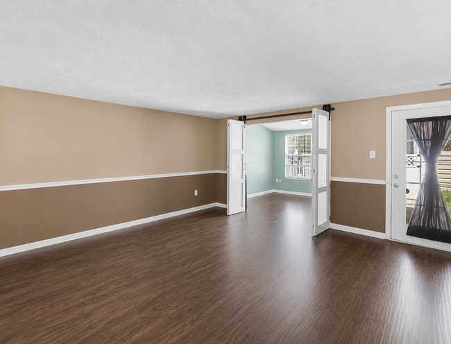 Photo - 912 Jessicas Ln