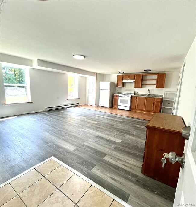 Building Photo - 161 White Sulphur Rd Unit 4 Rental