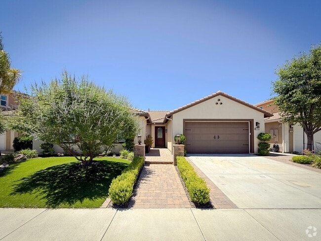 Building Photo - Exquisite One-Story Home for Rent on Redha...