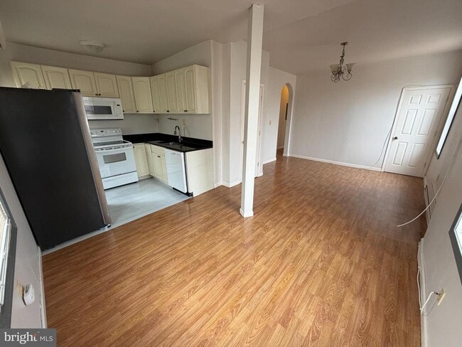 Photo - 600 Keefer Pl NW