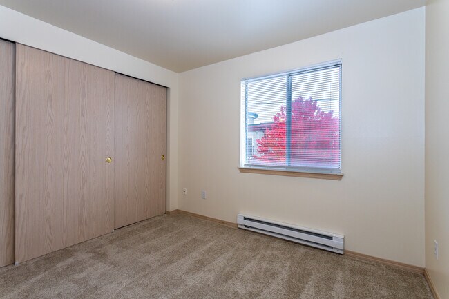 Photo - Maple Leaf Plaza