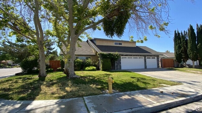 Building Photo - Very Spacious West Lancaster Home