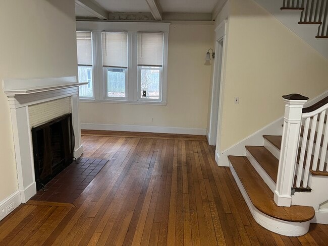 Photo - 148 Strathmore Rd Unit 2