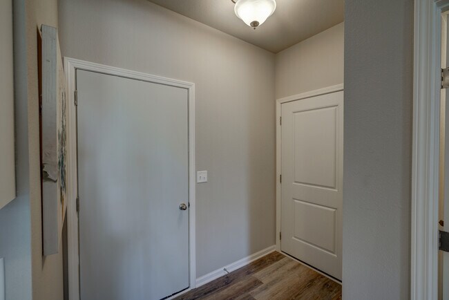Photo - 639 McKay Way Unidad 3