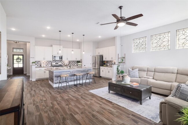 Photo - 505 Saturnia Dr