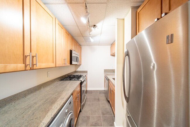 Photo - 227 CHRISTOPHER COLUMBUS Dr Unit 333