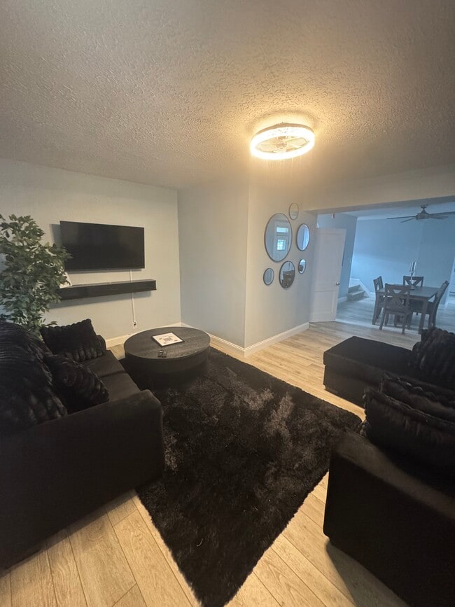 Photo - 919 Summer St