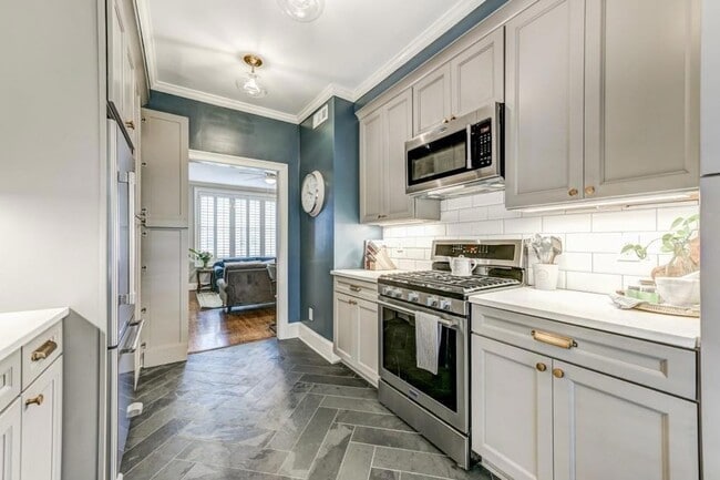 Photo - 28 Collier Rd NW Unit 11