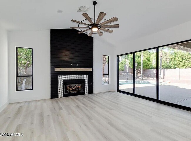 Photo - 5910 E Woodridge Dr