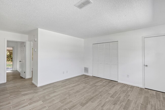 Photo - Spacious Upgraded 2-Bedroom Home with Modern Kitchenin Volusia County – Edgewater, FL