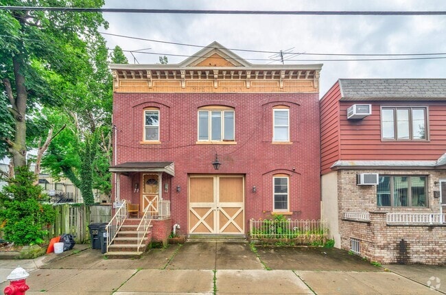 Building Photo - 30 W 9th St Unit 2 Rental