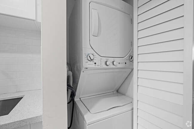 2BR, 2BA - 1,000SF - Laundry