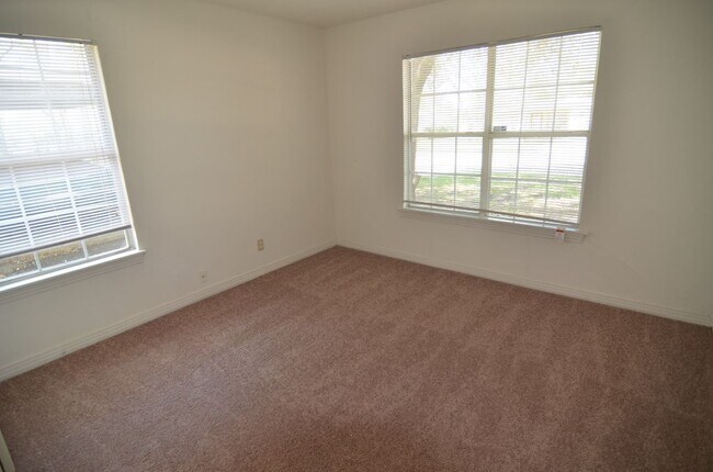 Photo - 700 Grande Dr