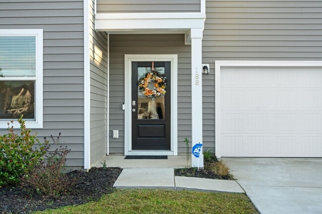 Building Photo - 188 Lucca Dr