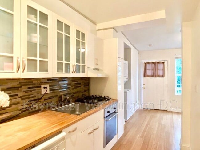 Photo - 1204 Holbrook St NE Unit 4