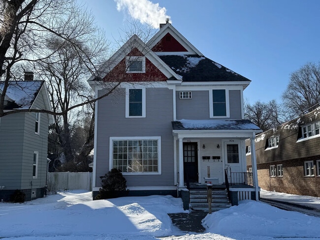 Building Photo - 901 Barland St Unit 901 1/2