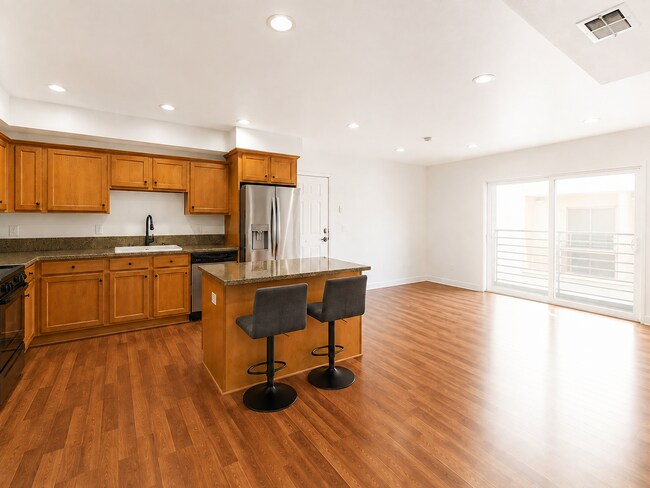 Photo - 2321 W 10th St Unidad 402