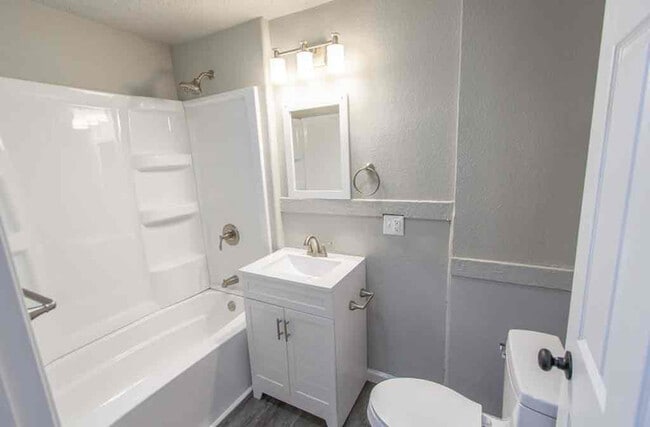 Photo - 211 S 2nd St