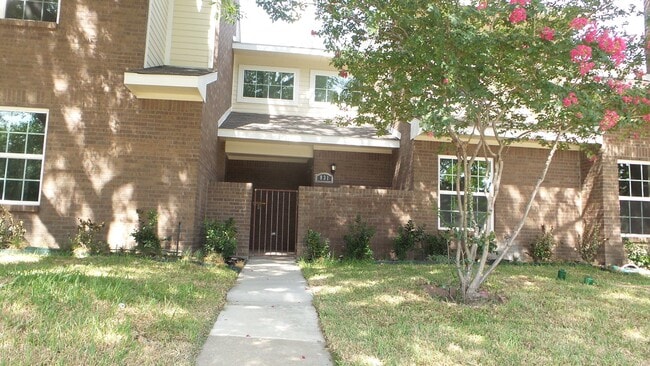 Building Photo - Creekside Townhomes