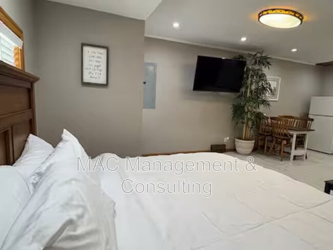 Photo - 335 N Peachtree Ave Unit commercial