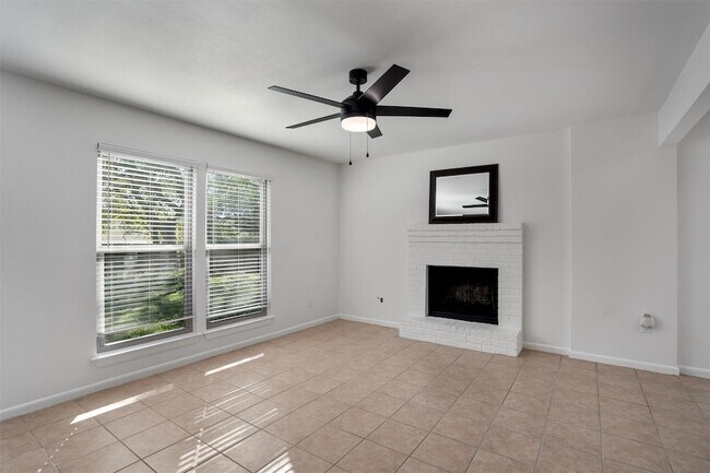 Photo - 6909 Woodhue Dr Unit B