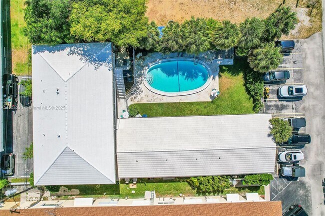 Photo - 3217 NE 11th St Unidad 10