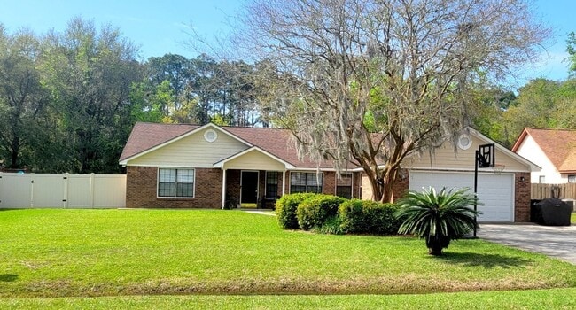 Building Photo - 3/2 with fenced in yard!