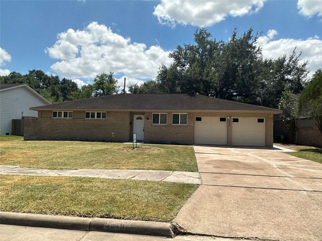 Building Photo - 5919 Ludington Dr