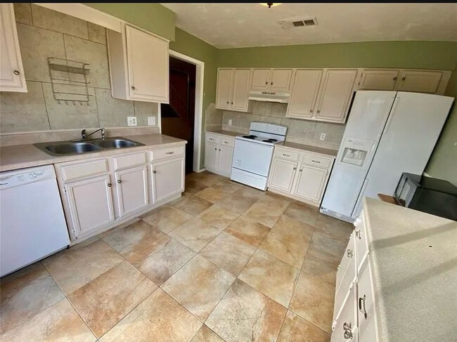 Photo - 2204 Foxcroft Ln