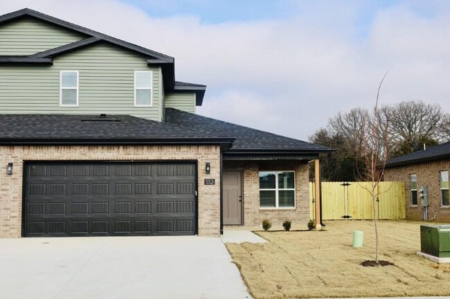 Building Photo - 532 Cosmos St