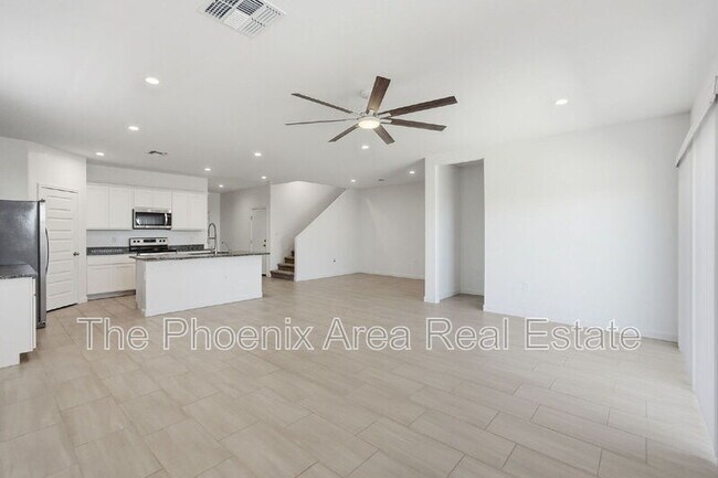 2761 W Seaver Ave