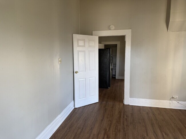 Downtown 1 bed/1 bath charmer!