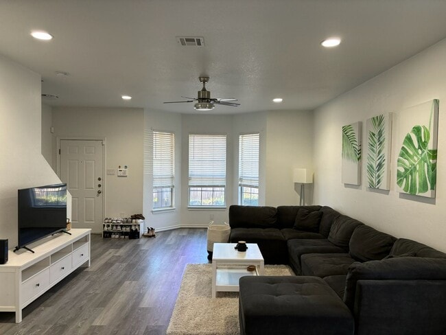 Fully Furnished Baylor Condo - Fully Furnished Baylor Condo