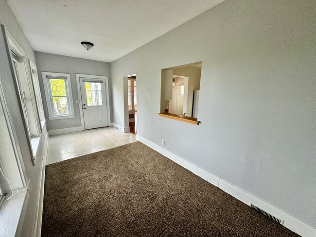 Photo - 12 Fairbanks St NE