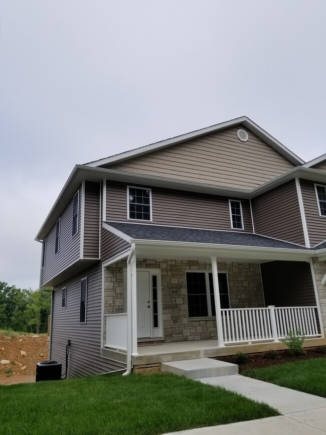 Building Photo - GREAT 3 BED 2 BATH CONDO!!!